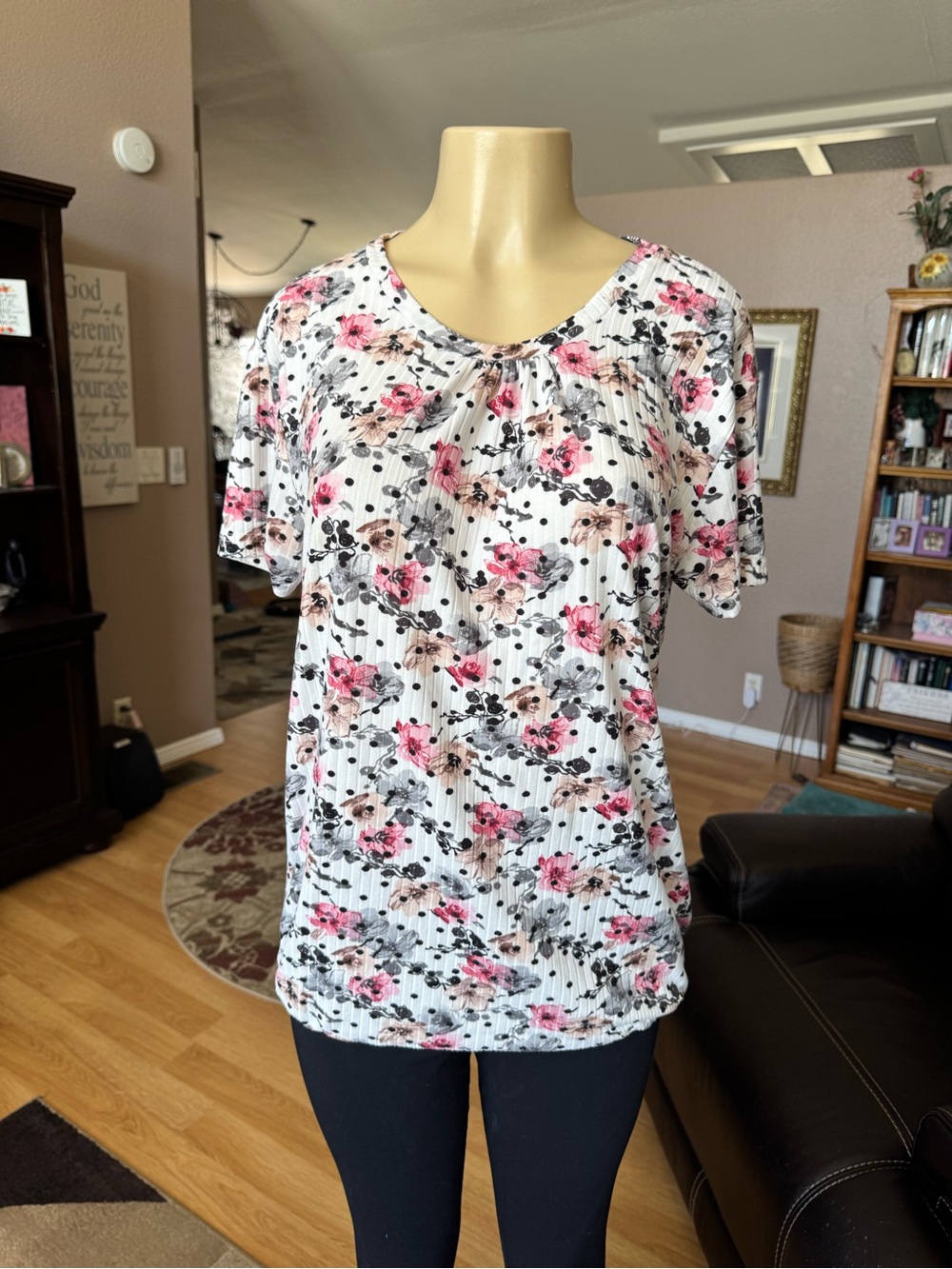 Liz & Lilli white floral short sleeve scoop neck blouse-size XL
